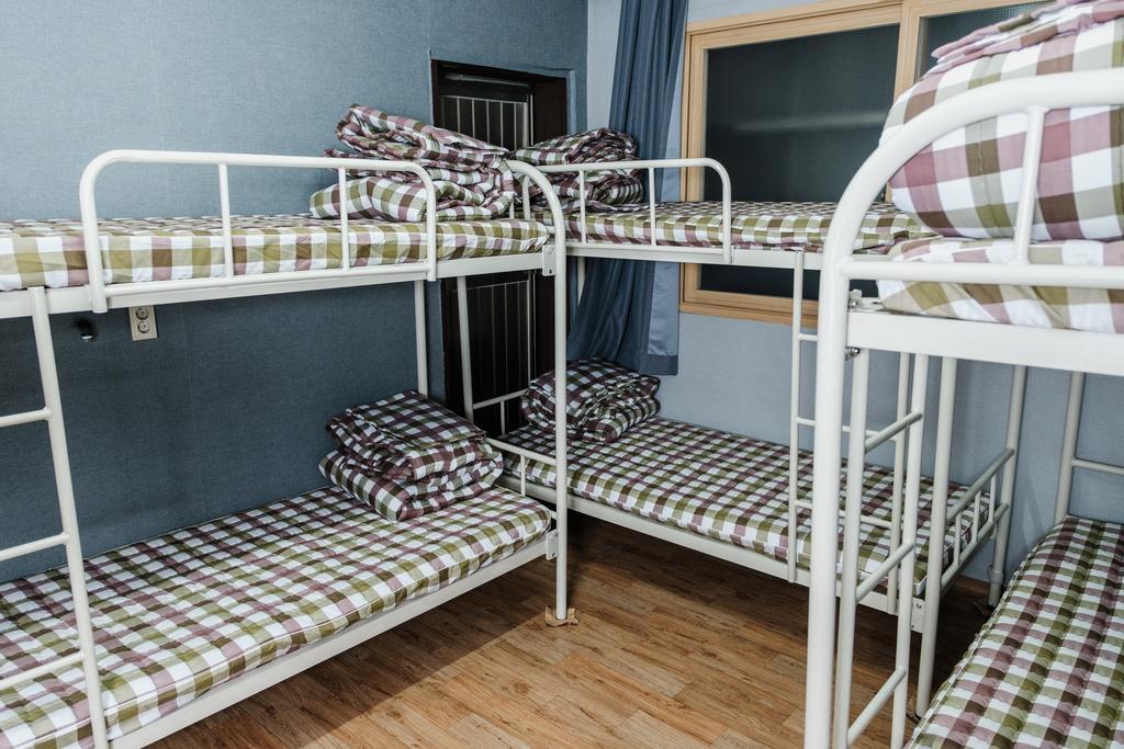 Chingu Guesthouse Hongdae Сеул Экстерьер фото