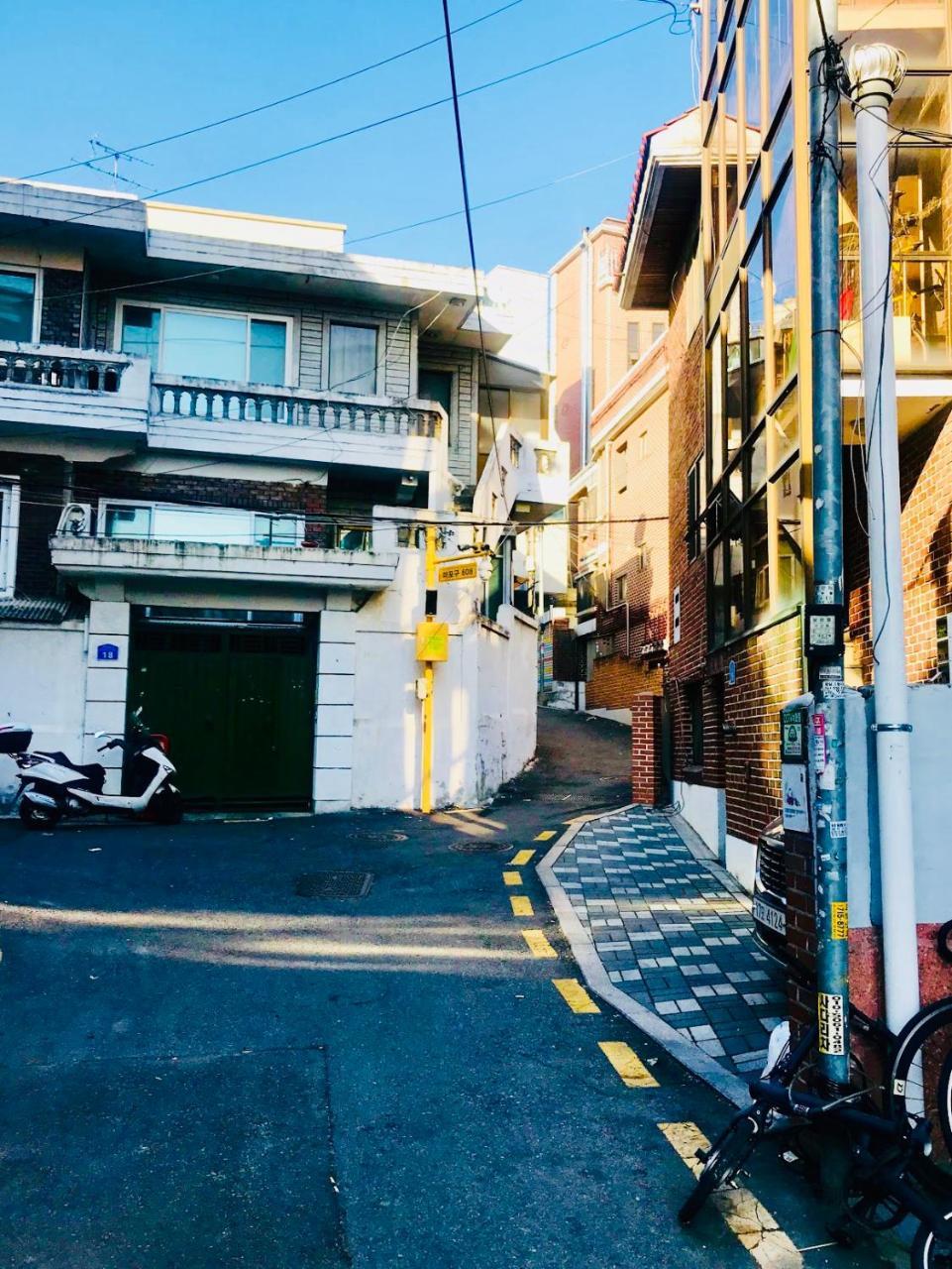 Chingu Guesthouse Hongdae Сеул Экстерьер фото