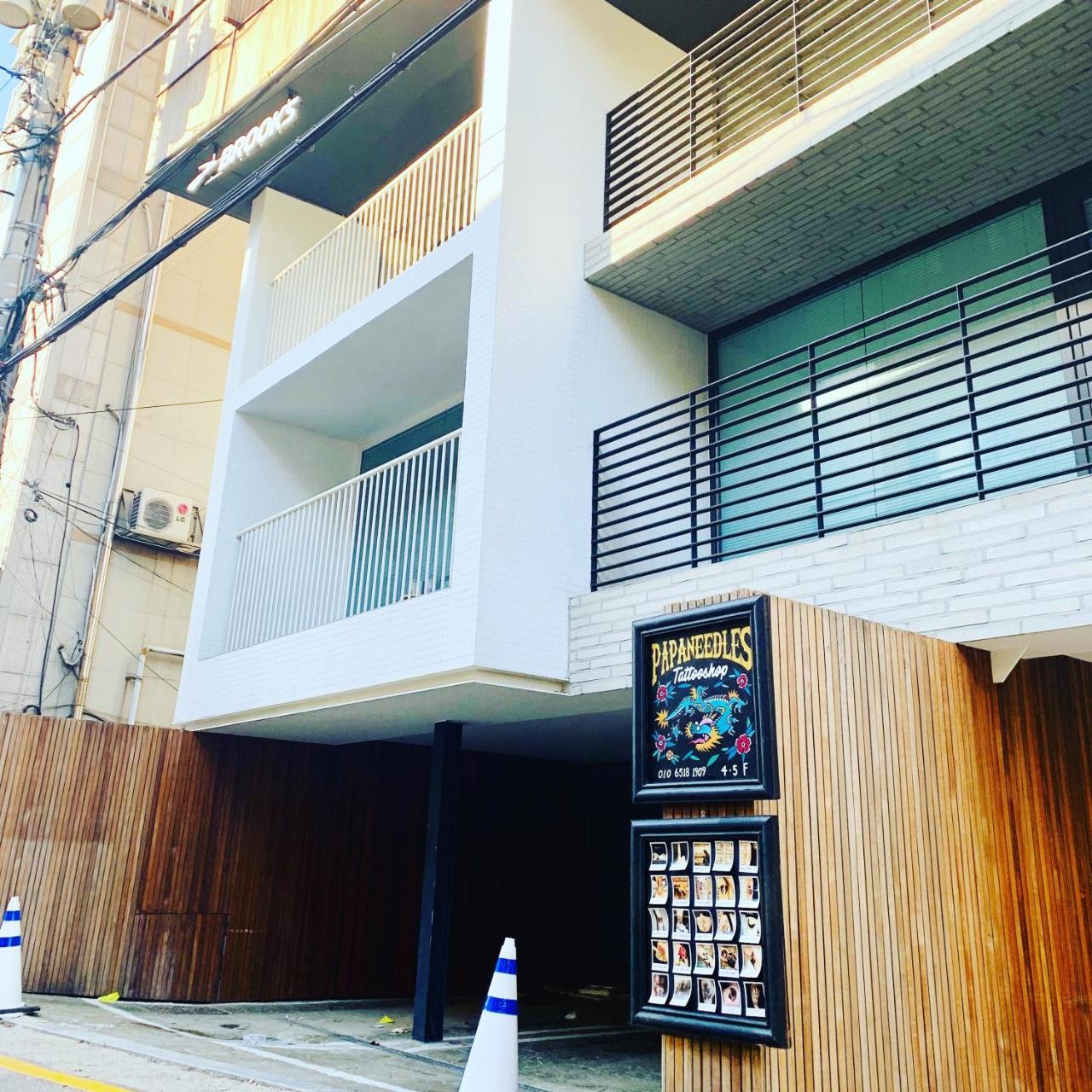 Chingu Guesthouse Hongdae Сеул Экстерьер фото