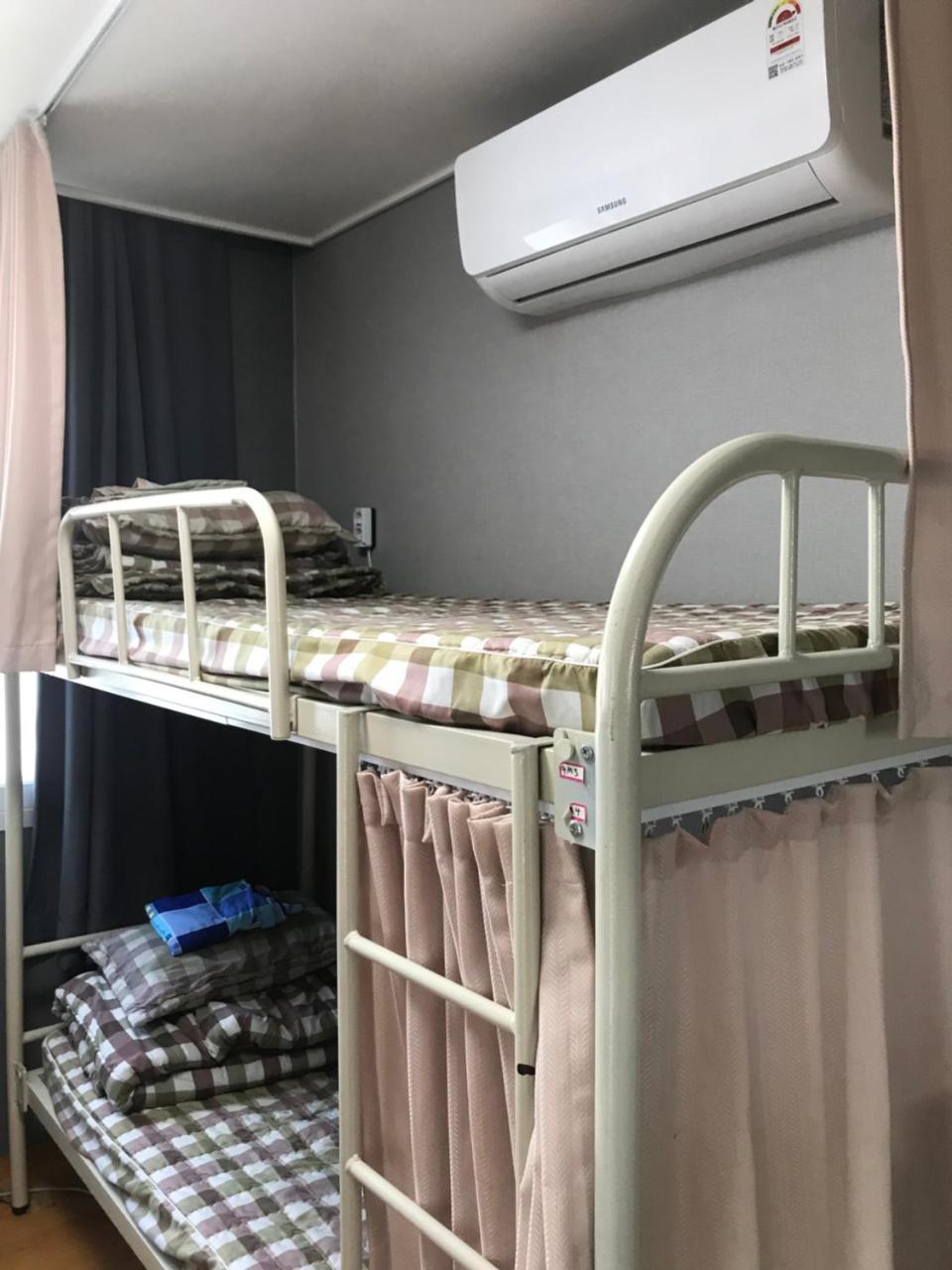 Chingu Guesthouse Hongdae Сеул Экстерьер фото