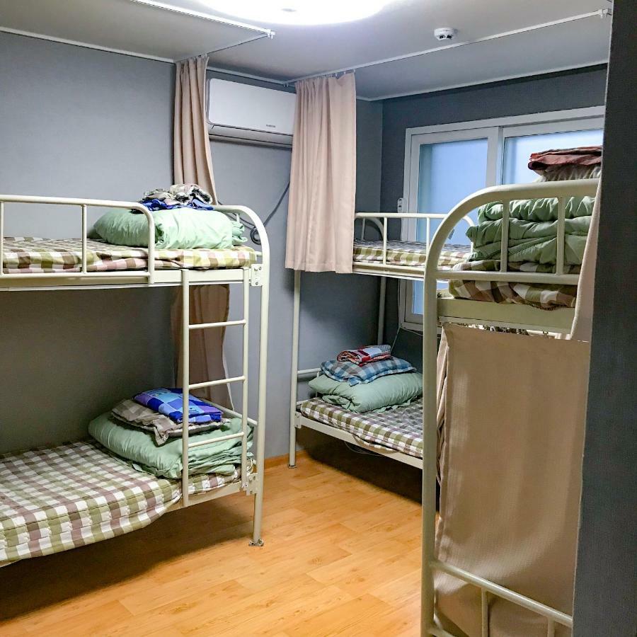 Chingu Guesthouse Hongdae Сеул Экстерьер фото