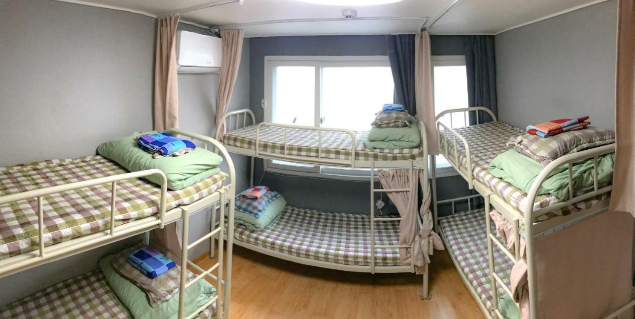 Chingu Guesthouse Hongdae Сеул Экстерьер фото